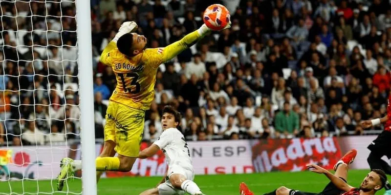 Real Madrid ngược dòng thắng Mallorca 2 - 1 ngăn Barca vô địch sớm Real Madrid ngược dòng thắng Mallorca 2 - 1 ngăn Barca vô địch sớm