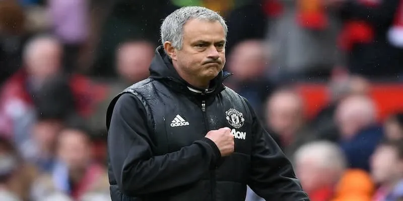 Mourinho dẫn đầu danh sách ứng cử viên thay thế Amorim Mourinho dẫn đầu danh sách ứng cử viên thay thế Amorim
