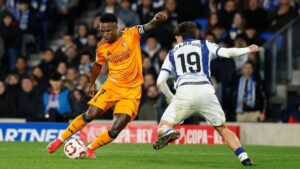 Vinicius được tin tưởng trên hàng tấn công của Kền kền trắng